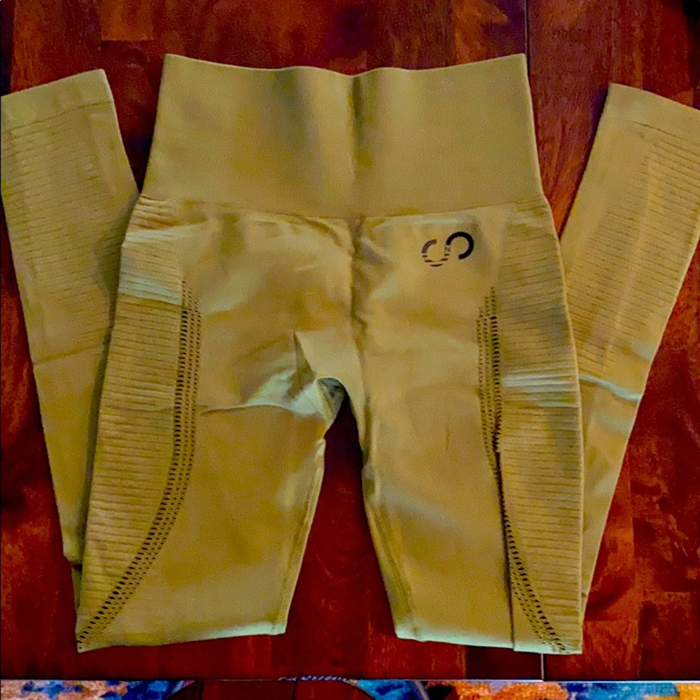 Curves N Combatboots Bootyscrunch Leggings